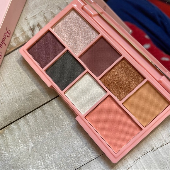 I Heart Revolution Makeup Bundle - Picture 5 of 14